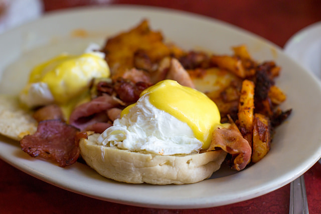 Lucky’s Cafe: Taste What Makes This a Local Institution Near 77 H